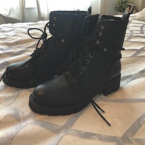 Combat ankle boot bootie black